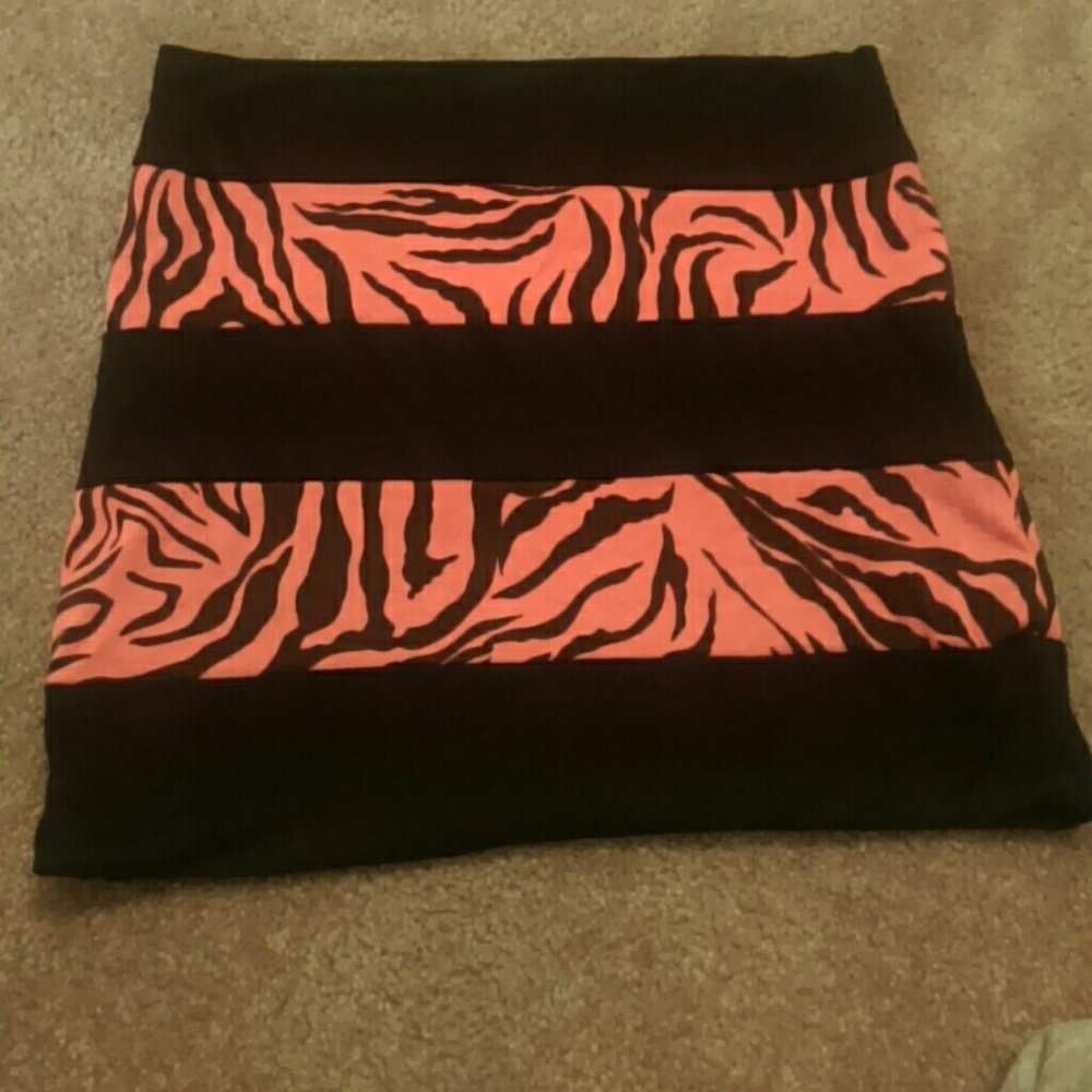 Urban rose mini skirt